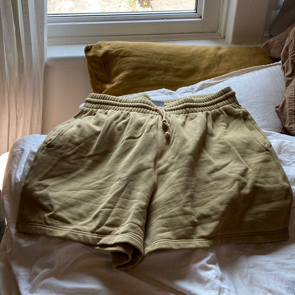 Tna
Cozy Fleece Boyfriend Sweatshort - Picture 2 of 3